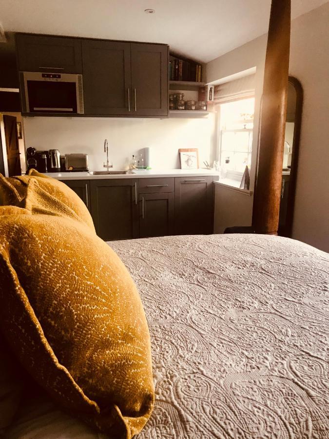 The Old Post Office Studio Apartment In A Beautiful Cotswold Village Cirencester Kültér fotó