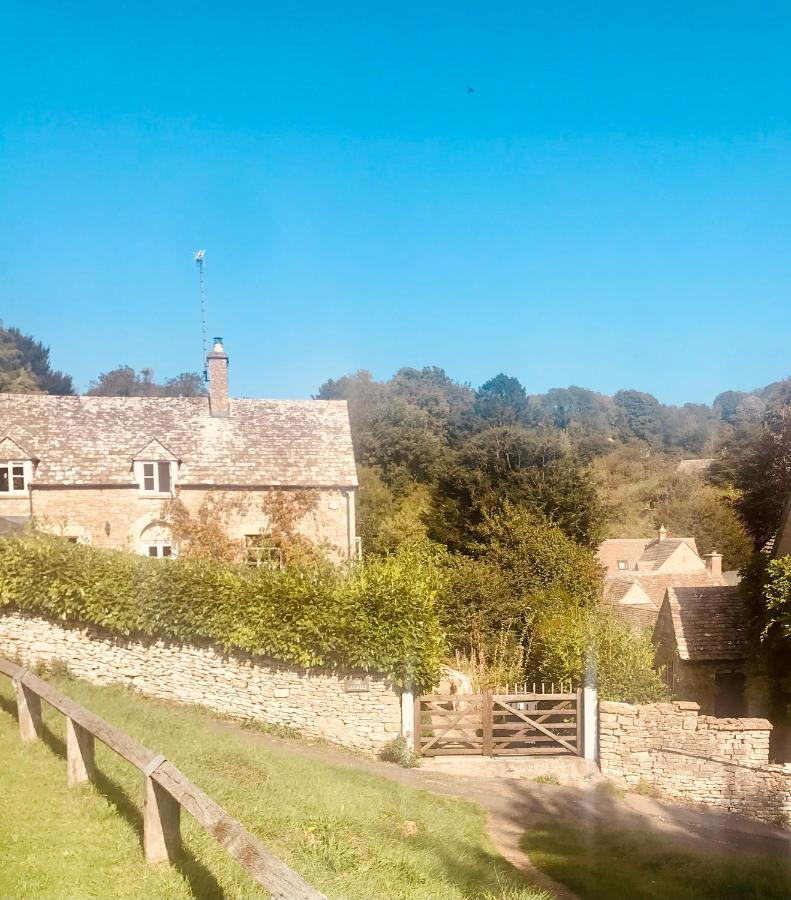 The Old Post Office Studio Apartment In A Beautiful Cotswold Village Cirencester Kültér fotó