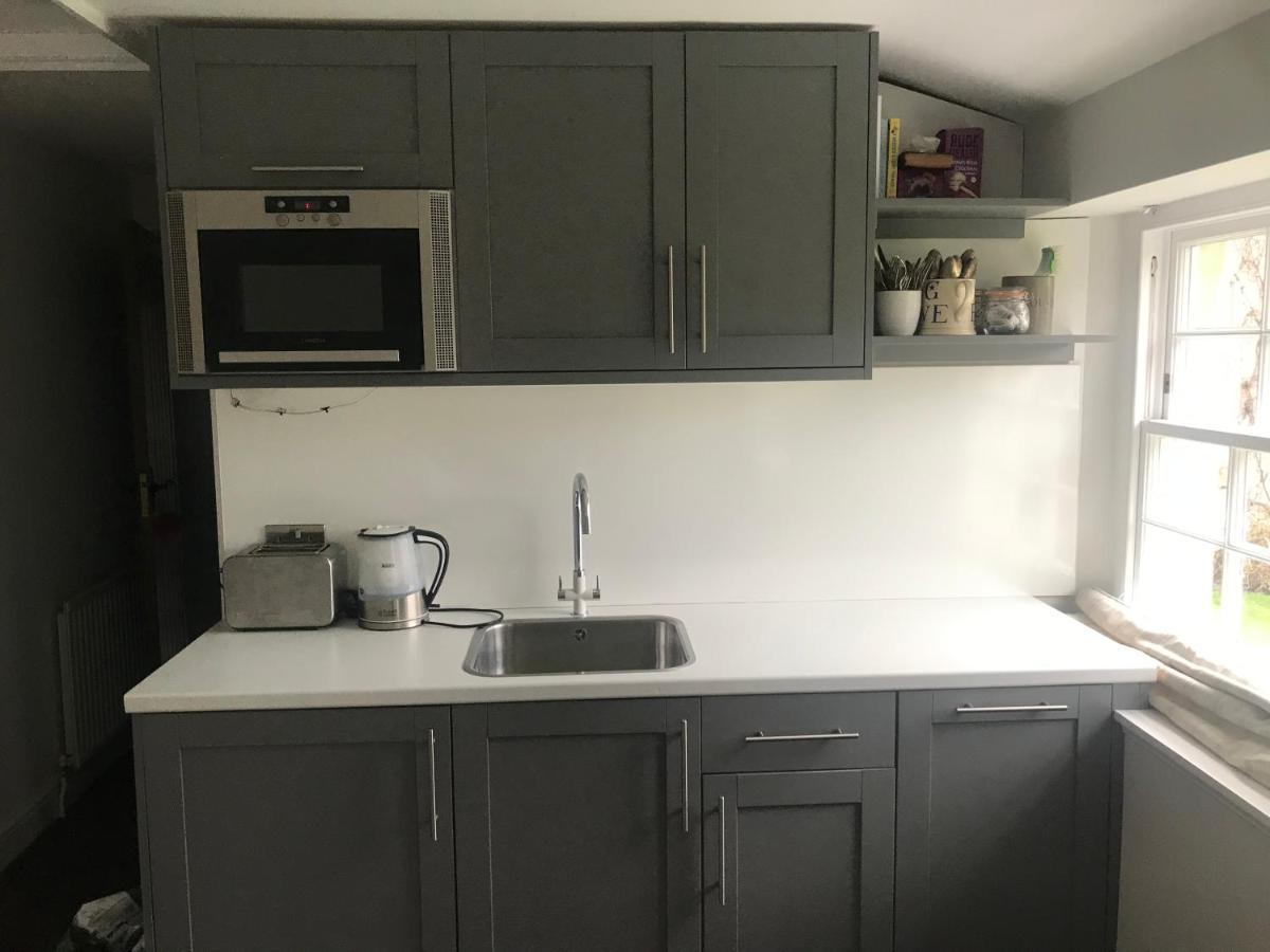 The Old Post Office Studio Apartment In A Beautiful Cotswold Village Cirencester Kültér fotó