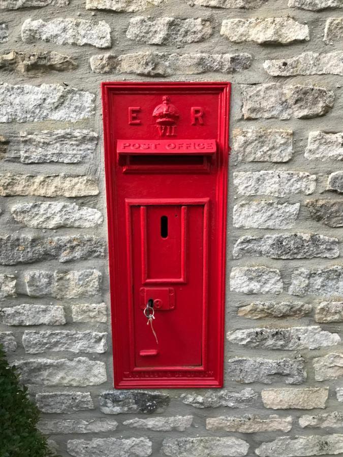 The Old Post Office Studio Apartment In A Beautiful Cotswold Village Cirencester Kültér fotó